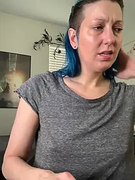 MissCumberdale online show from 03-16-25, 04:45