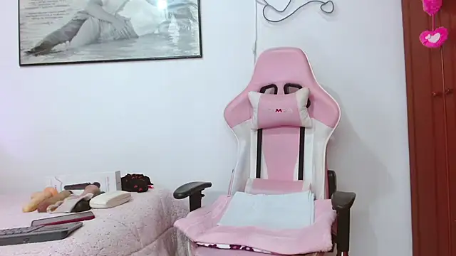 Amelie Rousell online show from 10-06-25, 02:25