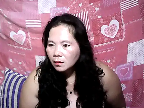 Snapshot of Cutehornywetmom chatting on 06-07-26, 02:32 Cutehornywetmom online show from 06-07-26, 02:32