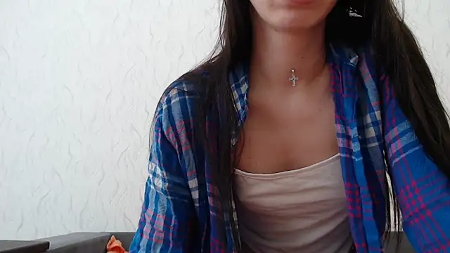 HoneyWiles online show from 02-19-25, 01:39