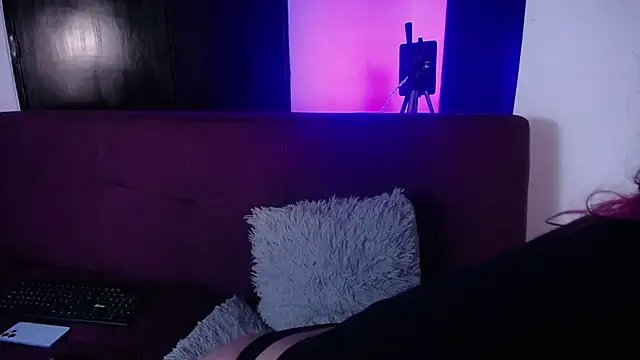 Snapshot of Miss_Loise chatting on 12-29-24, 12:45 Miss Loise online show from 12-29-24, 12:45