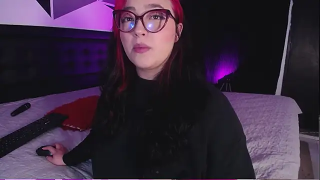 Snapshot of Miss_Loise chatting on 02-05-25, 02:05 Miss Loise online show from 02-05-25, 02:05