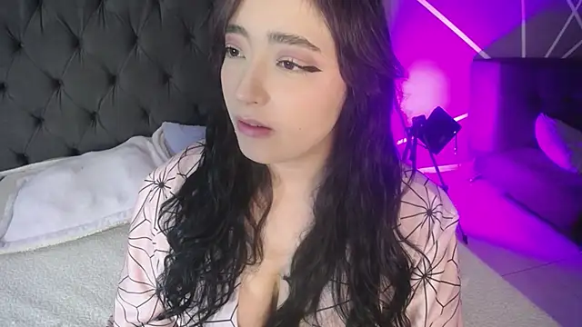 Snapshot of Miss_Loise chatting on 03-15-25, 01:18 Miss Loise online show from 03-15-25, 01:18