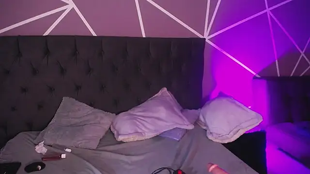 Snapshot of Miss_Loise chatting on 03-18-25, 06:59 Miss Loise online show from 03-18-25, 06:59