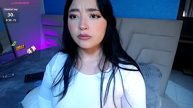 Snapshot of Miss_Loise chatting on 09-23-25, 04:04 Miss Loise online show from 09-23-25, 04:04