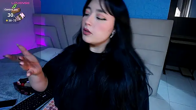 Snapshot of Miss_Loise chatting on 09-25-25, 04:38 Miss Loise online show from 09-25-25, 04:38