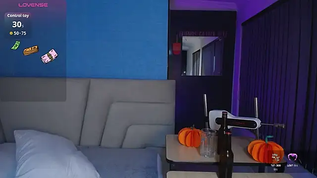 Snapshot of Miss_Loise chatting on 09-28-25, 03:45 Miss Loise online show from 09-28-25, 03:45