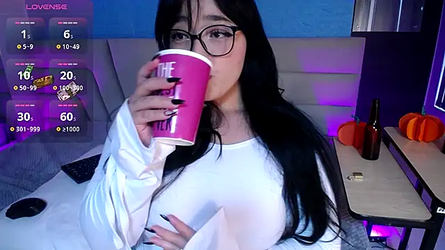 Snapshot of Miss_Loise chatting on 09-28-25, 10:37 Miss Loise online show from 09-28-25, 10:37