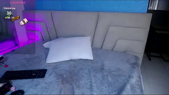 Snapshot of Miss_Loise chatting on 10-03-25, 04:09 Miss Loise online show from 10-03-25, 04:09