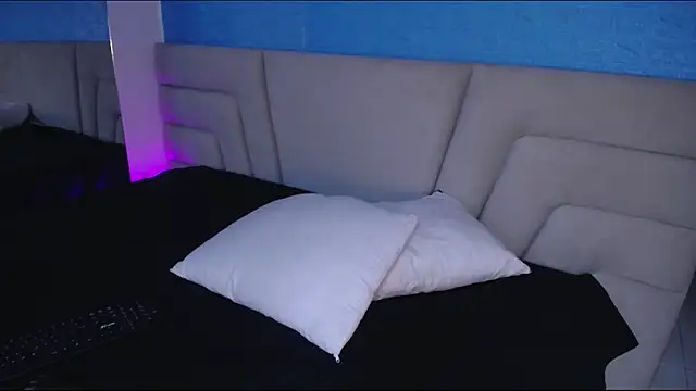 Snapshot of Miss_Loise chatting on 10-07-25, 03:47 Miss Loise online show from 10-07-25, 03:47