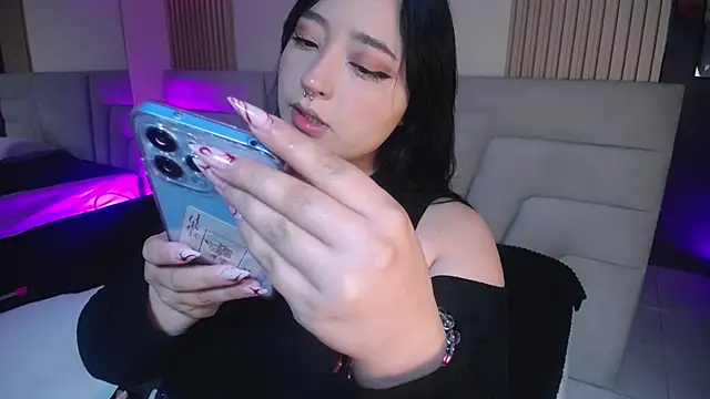 Snapshot of Miss_Loise chatting on 10-20-25, 03:51 Miss Loise online show from 10-20-25, 03:51