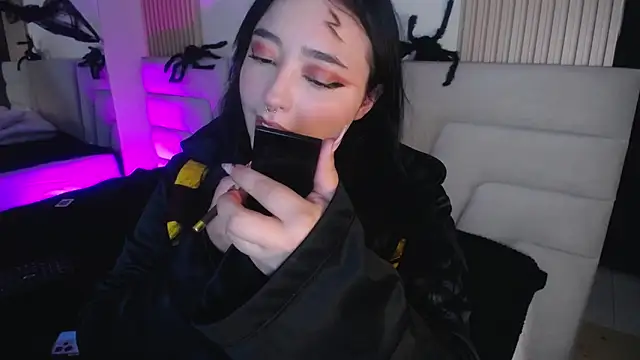 Snapshot of Miss_Loise chatting on 10-31-25, 03:51 Miss Loise online show from 10-31-25, 03:51