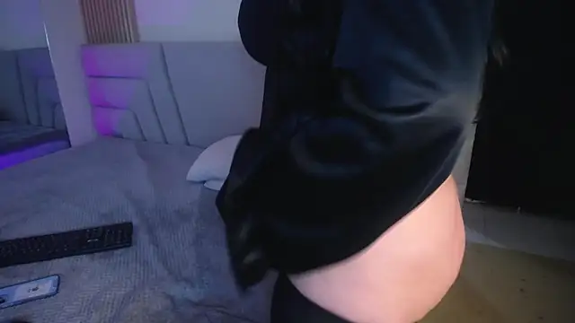 Snapshot of Miss_Loise chatting on 11-15-25, 10:26 Miss Loise online show from 11-15-25, 10:26