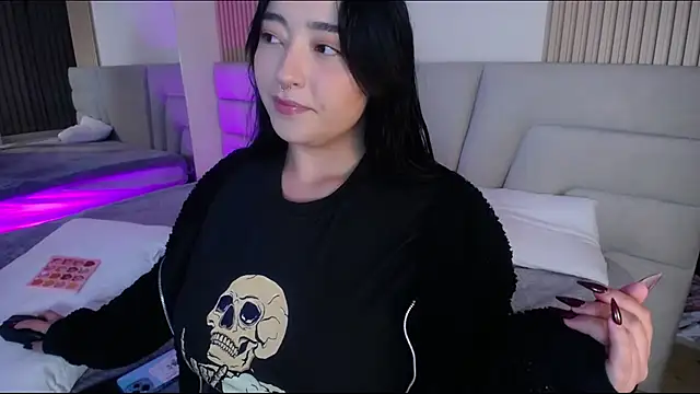 Snapshot of Miss_Loise chatting on 11-24-25, 04:12 Miss Loise online show from 11-24-25, 04:12