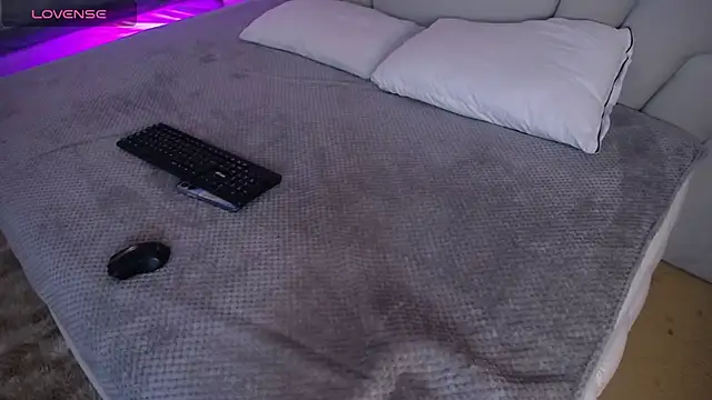 Snapshot of Miss_Loise chatting on 11-27-25, 03:19 Miss Loise online show from 11-27-25, 03:19