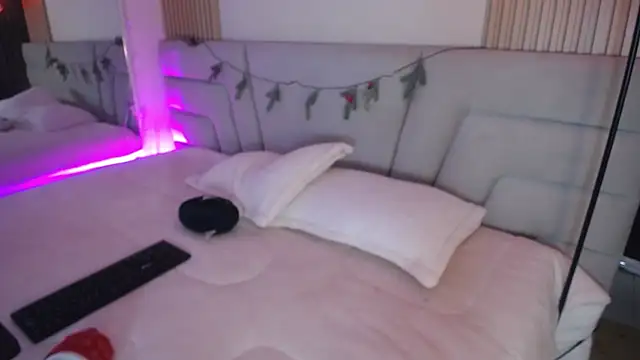 Miss Loise online show from 12-21-25, 02:19