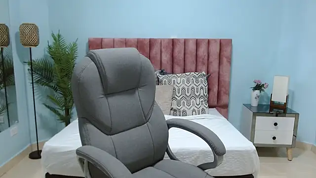 sophia hadid online show from 11-19-25, 08:20