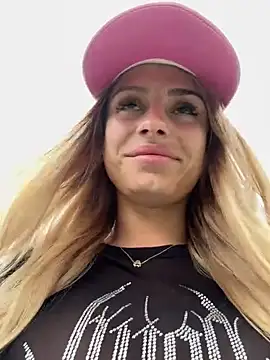 Snapshot of BritneyDimond chatting on 12-22-24, 02:27 BritneyDimond online show from 12-22-24, 02:27