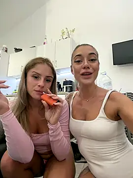 Snapshot of BritneyDimond chatting on 11-08-25, 11:47 BritneyDimond online show from 11-08-25, 11:47