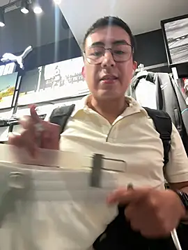 andrewmhilton  online show from 04-08-26, 07:47