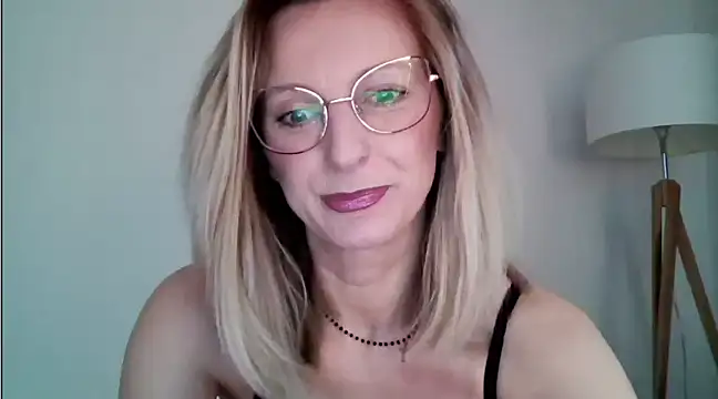 Snapshot of HornyJudith chatting on 01-07-25, 07:20 HornyJudith online show from 01-07-25, 07:20