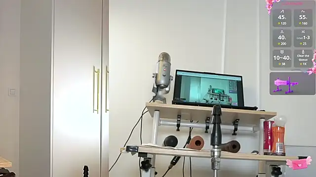 Snapshot of Miss69Ri99 chatting on 03-11-25, 06:19 Miss69Ri99 online show from 03-11-25, 06:19