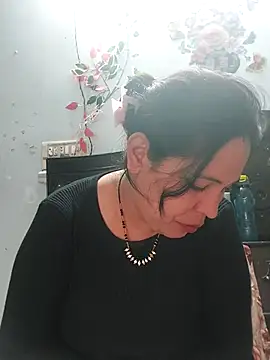 Poojabhabi101 online show from 12-20-25, 07:48