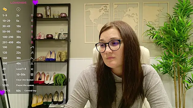 SelineSole online show from 11-17-25, 04:13