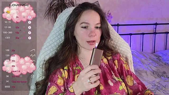 Snapshot of lil_luna_x chatting on 04-28-26, 11:04 lil luna x online show from 04-28-26, 11:04
