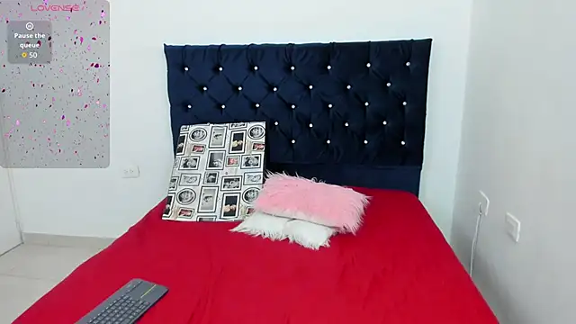 Snapshot of Alessia_kaun chatting on 10-23-25, 09:35 Alessia kaun online show from 10-23-25, 09:35