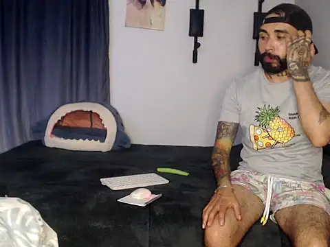 transgenderboy online show from 11-23-25, 01:27