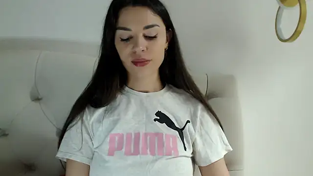 Snapshot of Mika_Gold chatting on 04-19-26, 06:21 Mika Gold online show from 04-19-26, 06:21