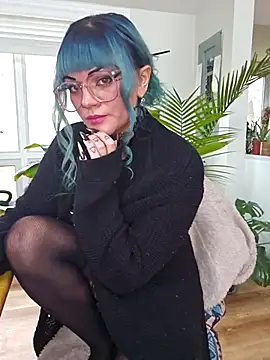 Snapshot of anyalikestosuck chatting on 11-26-25, 09:05 anyalikestosuck online show from 11-26-25, 09:05