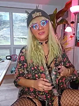 Snapshot of anyalikestosuck chatting on 12-15-25, 09:41 anyalikestosuck online show from 12-15-25, 09:41