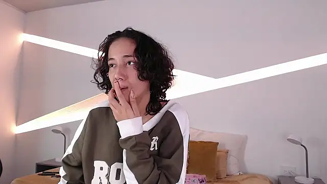 hot little bunny online show from 12-15-24, 09:20