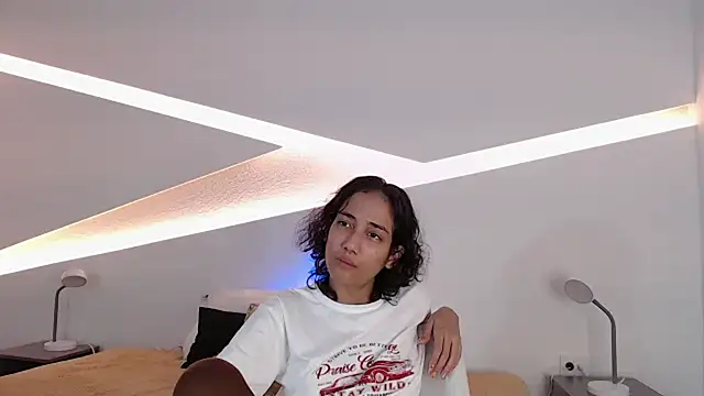 hot little bunny online show from 12-22-24, 08:25