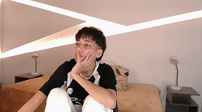 hot little bunny online show from 01-17-25, 09:28