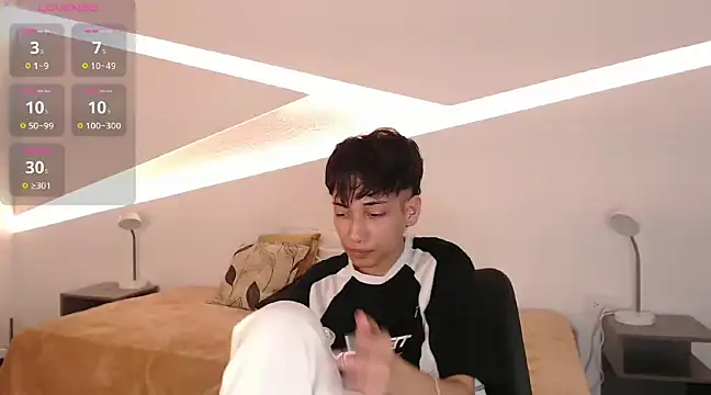 hot little bunny online show from 01-18-25, 12:35