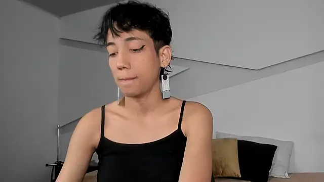 hot little bunny online show from 02-01-25, 08:37