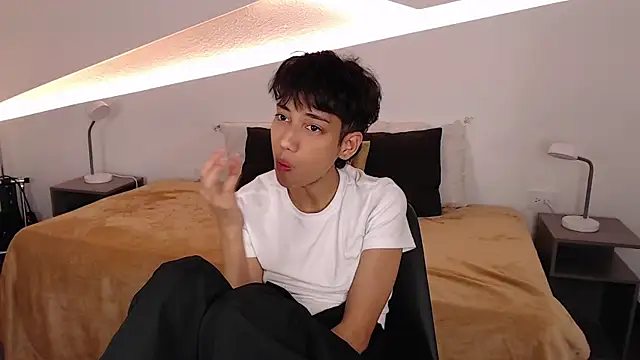 hot little bunny online show from 02-02-25, 09:34