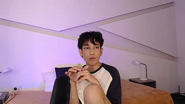 hot little bunny online show from 02-24-25, 12:09