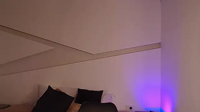 hot little bunny online show from 03-10-25, 12:40