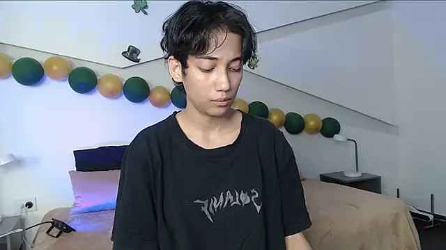 hot little bunny online show from 03-18-25, 08:37