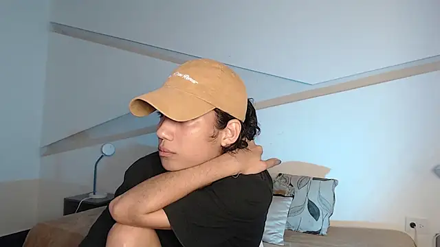 hot little bunny online show from 10-05-25, 09:02