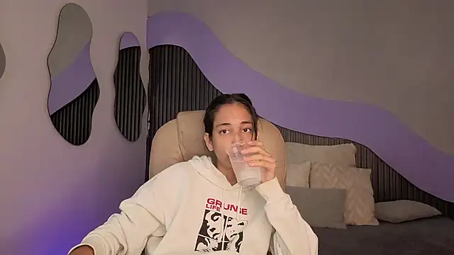 hot little bunny online show from 03-02-26, 10:16