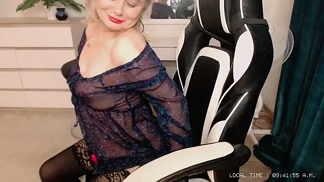 Lola Richie online show from 12-13-24, 04:43