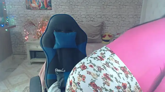 Snapshot of AlissonTyler4u chatting on 12-18-25, 10:10 AlissonTyler4u online show from 12-18-25, 10:10