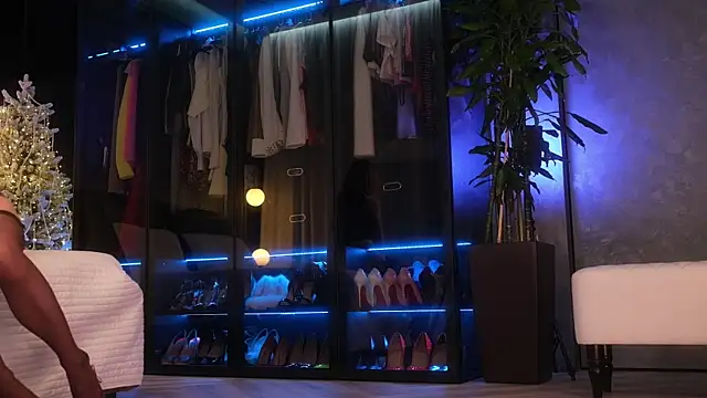 Snapshot of Rikka_Moore chatting on 12-20-25, 10:44 Rikka Moore online show from 12-20-25, 10:44