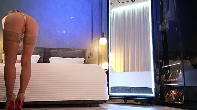 Snapshot of Rikka_Moore chatting on 02-12-26, 11:49 Rikka Moore online show from 02-12-26, 11:49