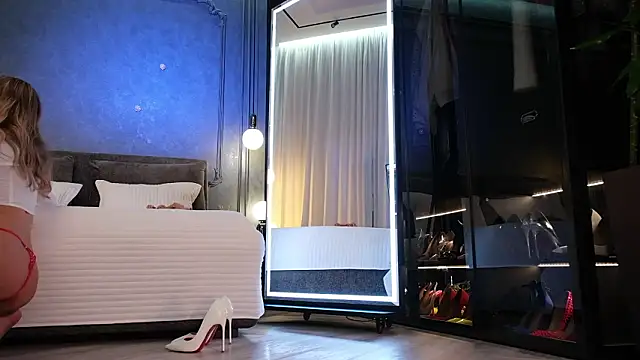 Snapshot of Rikka_Moore chatting on 02-19-26, 10:11 Rikka Moore online show from 02-19-26, 10:11